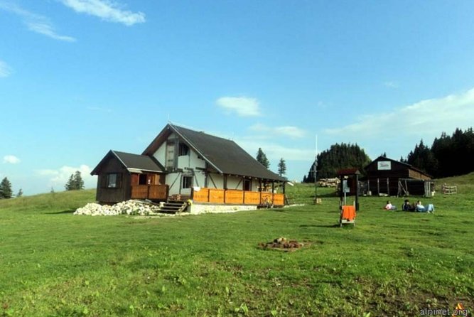 1 day CARPATHIAN PEAKS & CHALETS hike - Safety and Wildlife Mindset on Carpathian Trails
