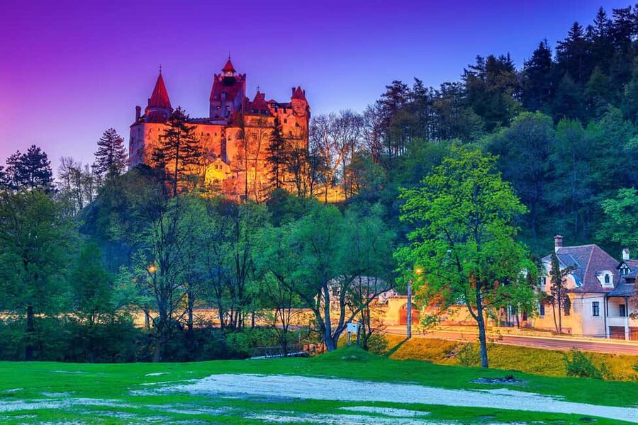 3 Castles Bus Tour: Peleș, "Wednesday" & Dracula Castles - Bran Castle and the Dracula Legend: What You’ll Get, and Where It Can Feel Tight