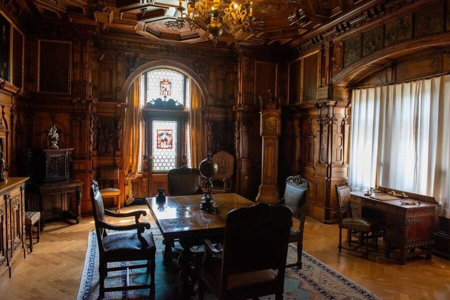 3-Day Medieval Transylvania Package Tour - Sinaia Monastery: 17th-century origins and two church spaces