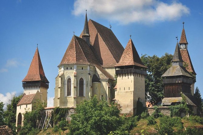 4-Day Private Tour of Transylvania from Bucharest - Day 1: Peles Castle in Sinaia, then Brasov’s walls and towers