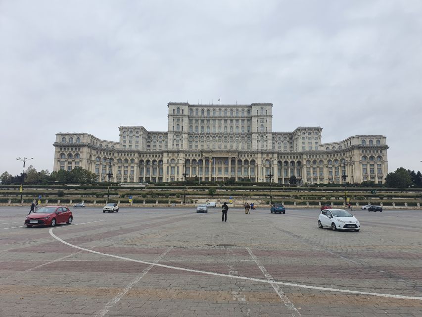 6h Communism Tour in Bucharest with Ceausescu Mansion - A Viewpoint Moment: Getting Your Bearings on Scale