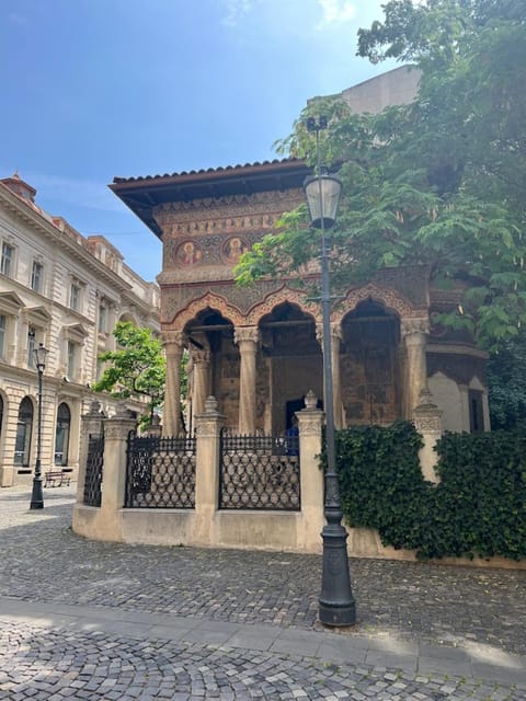 A Tale of Bucharest Old Town Walking Tour - National Bank of Romania: Bringing the Threads Together