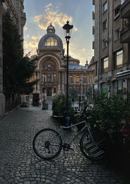 A Tale of Bucharest Old Town Walking Tour - Finding the Start at Piaţa Sfântul Anton, Then Hanul lui Manuc