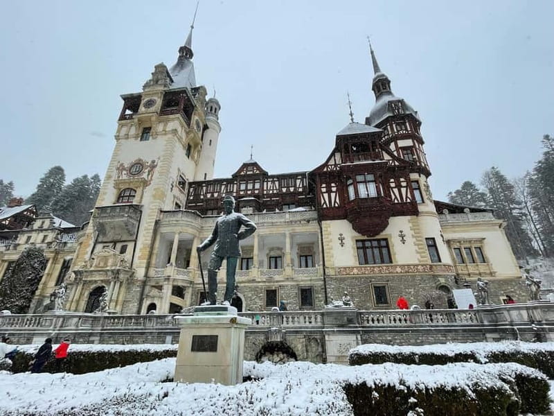 Brașov: Bran, Râșnov, and Peleș Castles Tour with Guide - Bran Castle: Dracula’s Castle Meets Real Border History