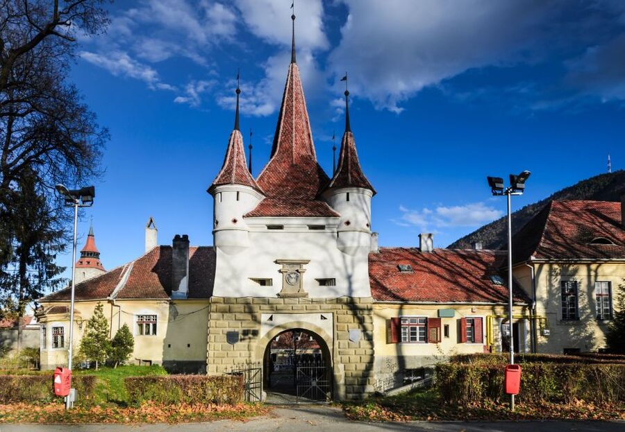Brasov: Candlelight Tour of Medieval Architecture - Who should book this candlelit architecture walk?