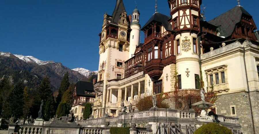 Brasov: Peles Castle, Bran Castle & Rasnov Fortress Day Tour - Bran Castle and the Dracula story: what to focus on
