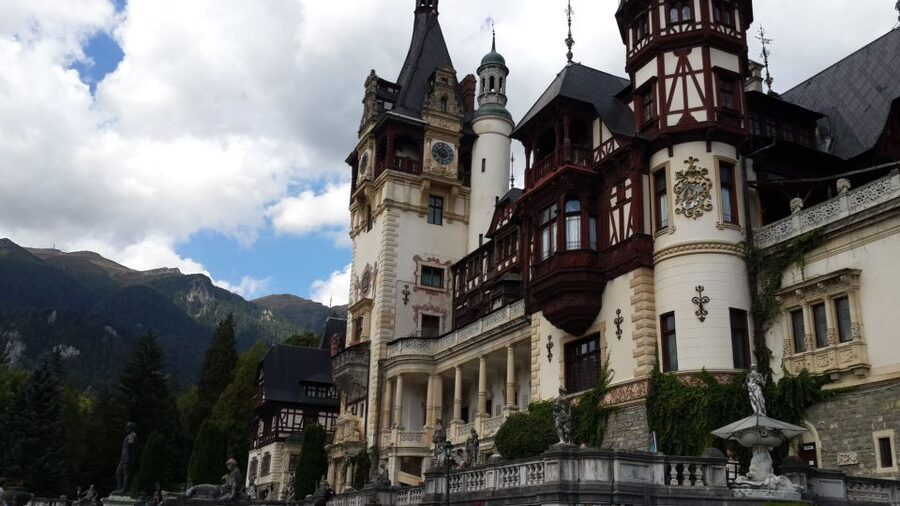 Brasov: Peles Castle, Bran Castle & Rasnov Fortress Day Tour - Getting picked up at Piața Sfatului and riding out through the Carpathians