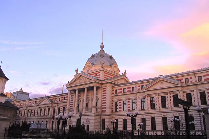 Bucarest à vélo - House of the Free Press: Communism Architecture, Explained Simply