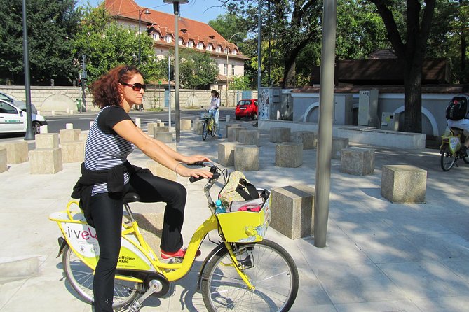 Bucarest à vélo - Palace of Parliament: The Big Moment That Feels Like a Statement