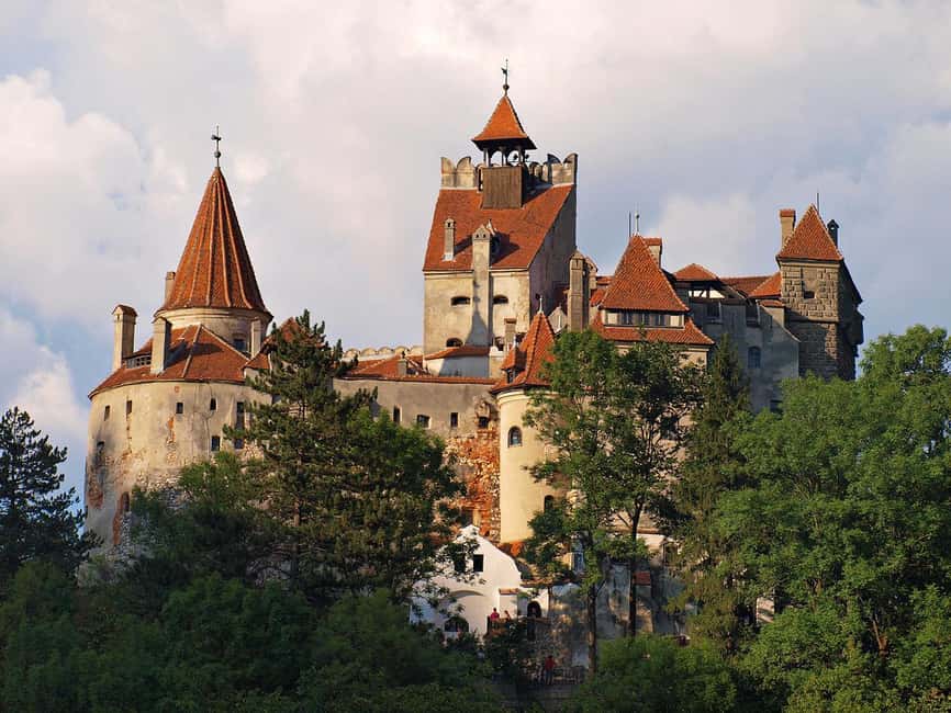 Bucharest: 3 Castles Day Trip Dracula, Peles & "Wednesday" - Languages and Guides: Getting the Story in Your Language