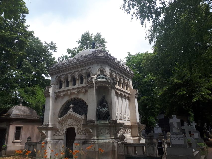 Bucharest: 3-Hour Dark History Tour with a Local - Interwar Bucharest and Little Paris street-level facts