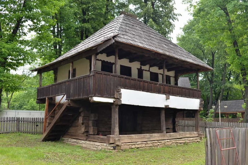 Bucharest: 4h Panoramic Private Tour by Car with Photo Stops - Dimitrie Gusti National Village Museum: Romanian Traditions You Can Actually Walk Through