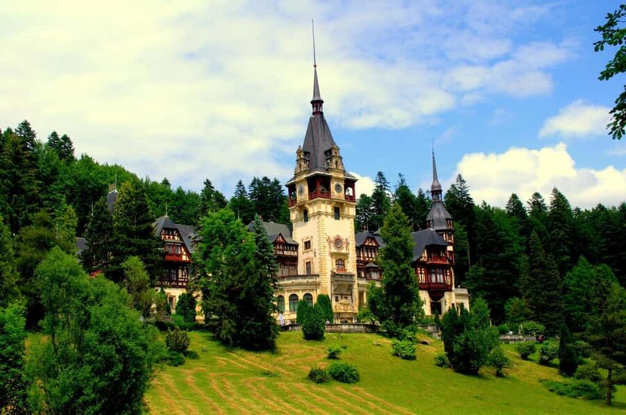 Bucharest: Bran Castle , Peles Castle & Brașov Day Tour - Photo and break strategy that keeps the day fun