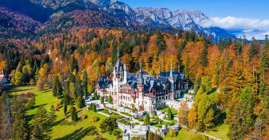 Bucharest: Bran Castle, Peles Castle & Brasov - Private Tour - Brasov Old Town: Cobblestones, the Black Church, and Window Views From the Walls