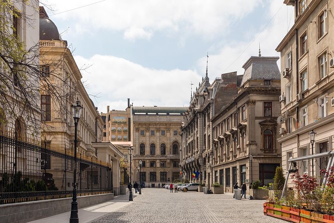 Bucharest Chronicles - The House of the People angle: scale and controversy, not just photos