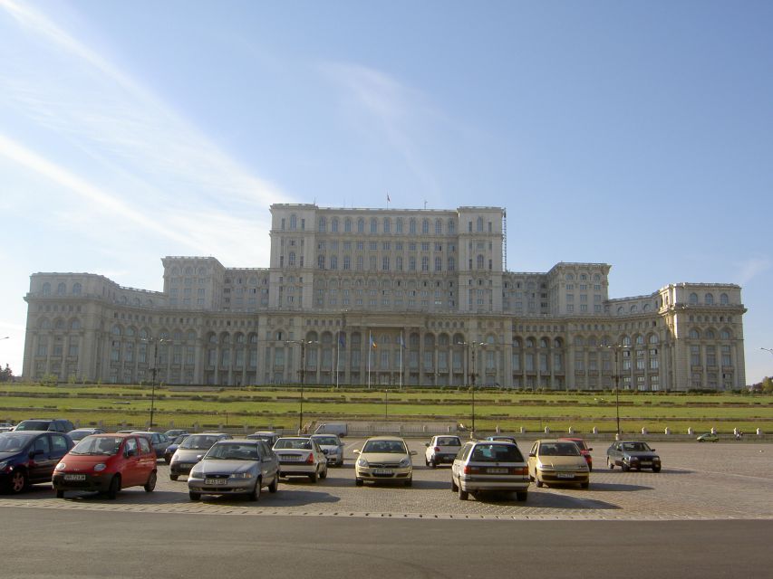 Bucharest: City Highlights Guided Walking Tour - Cismigiu Gardens and City Hall: a cooling break in Bucharest’s oldest park
