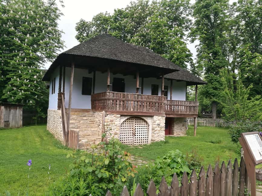 Bucharest city tour: Village Museum visit & Panormaic tour - Two hours, a smart way to start Bucharest