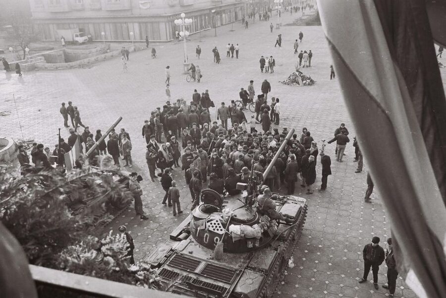Bucharest Communism: From Lenin to Ceausescu - Old Town, University Square, the Royal Palace, and the Athenaeum as a timeline