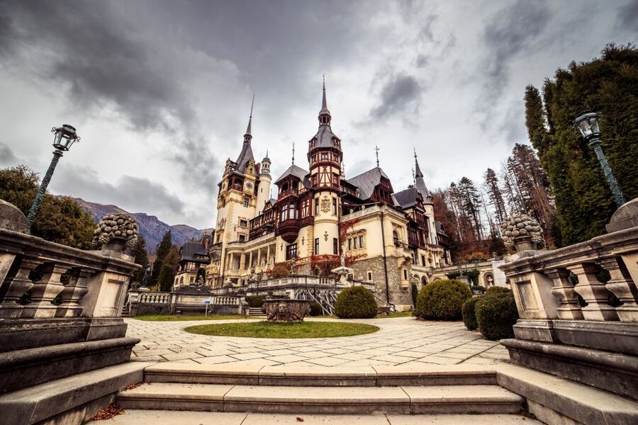 Bucharest: Dracula Castle, Peles Castle & Brasov Guided Tour - Timing Traps: Closures, Traffic, and the Long-Day Reality