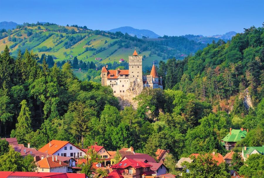 Bucharest: Dracula Castle, Peles Castle & Brasov Old Town - Key things to know before you go