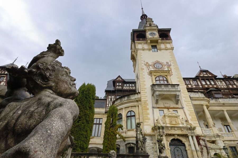 Bucharest: Dracula Castle, Peles Castle & Brasov Old Town - Pickup and the “be early” rule that keeps the day on track