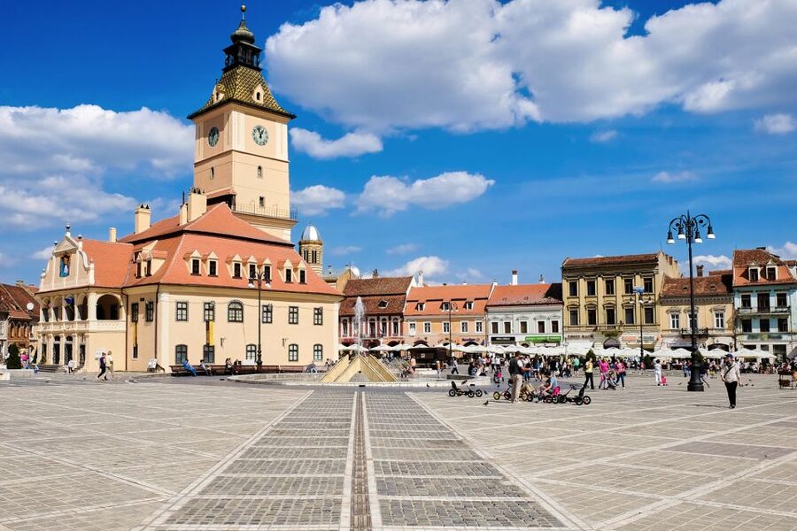 Bucharest: Dracula Castle, Peles Castle & Brasov Old Town - What to bring so your body survives the day