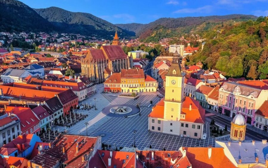 Bucharest: Dracula's Castle, Peleș Castle & Brașov Day Trip - Sinaia and the drive that sets expectations