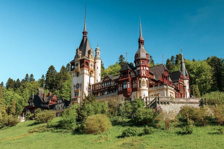 Bucharest: Dracula's Castle, Peles Castle, & Brasov Old Town - Price and logistics: where the money goes and where you should plan ahead