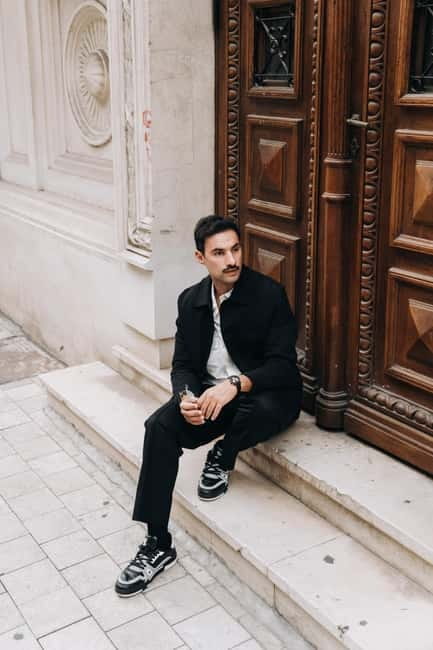 Bucharest: Essential Photo Session in the Charming Streets - The photos you actually get, plus the editing details that matter