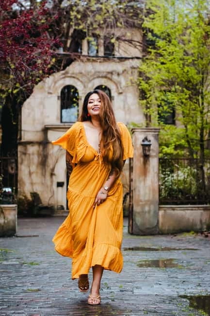 Bucharest: Essential Photo Session in the Charming Streets - Price and value: what $83 per person is really paying for