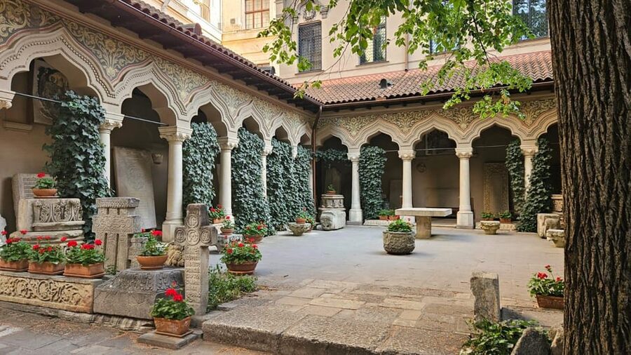 Bucharest: Guided Walking Tour with Romanian Snack - Stavropoleos Monastery and Cărturești Carusel for texture and contrast