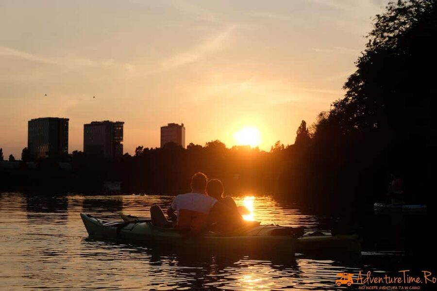 Bucharest: Herăstrău Lake Kayak or SUP Tour with Guide - Kayak vs SUP, choosing the right way to float