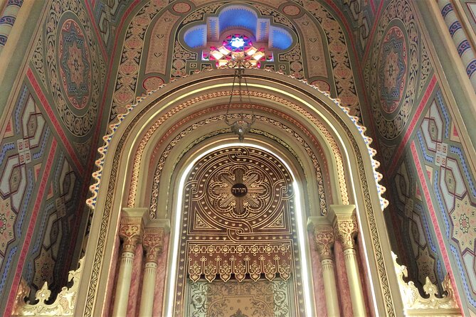 Bucharest Jewish Heritage Private Walking Tour - Great Synagogue: the biggest building moment before the final highlight
