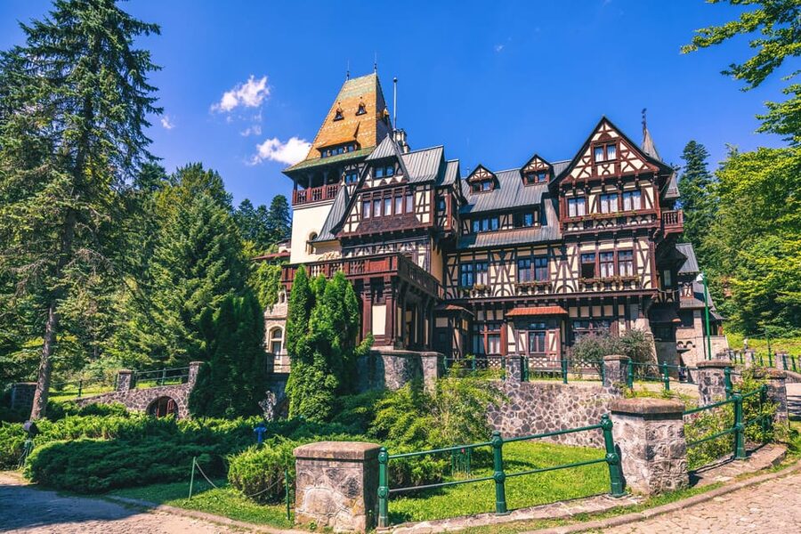 Bucharest: Peles Castle, Bran Castle, & Brasov Full-Day Tour - Bran Castle and the Dracula connection: fortress facts under the myth