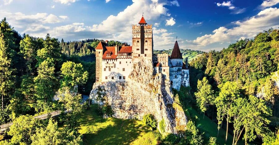 Bucharest: Peles Castle, Bran Castle, & Brasov Old Town Tour - Peles Castle in Sinaia: royal elegance, more than a castle photo