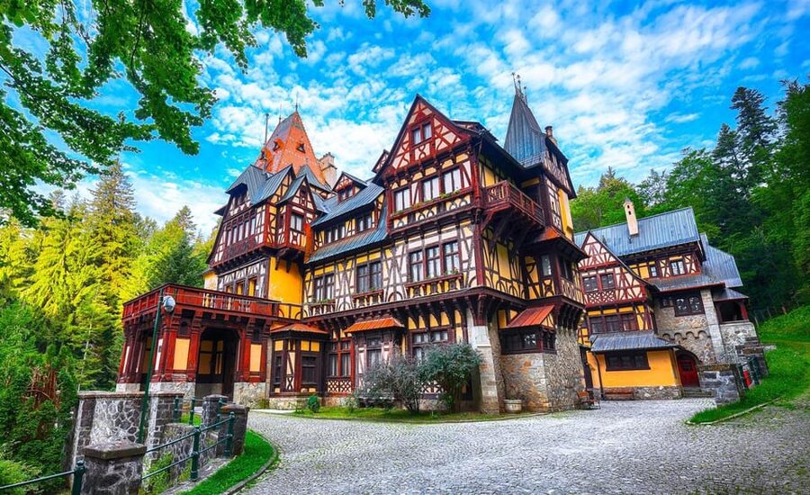 Bucharest: Peles Castle, Bran Castle, & Brasov Old Town Tour - The road to Sinaia: what that coach time is actually for
