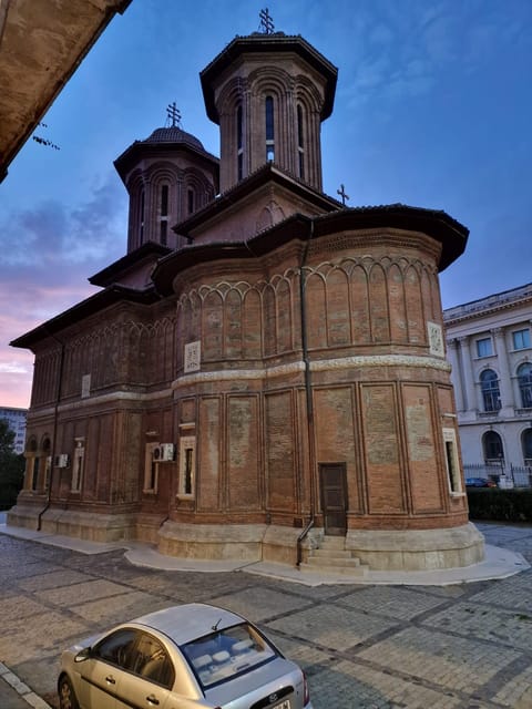 Bucharest: private and exclusive Italian walking tour - The Romanian Athenaeum: finishing strong