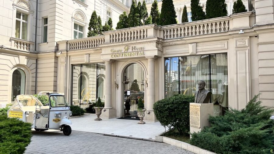 Bucharest: Romantic Tuk Tuk Tour with miniBAR - Pickup, timing, and the private-group feel that keeps it personal