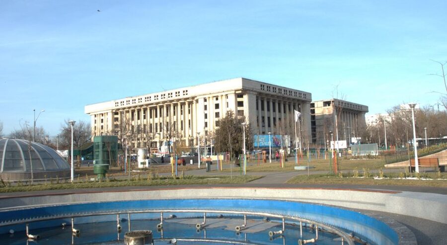 Bucharest's scars of Communism-half day private walking tour - Ending at Piața Constituției: A Clear Finish and an Easy Next Step