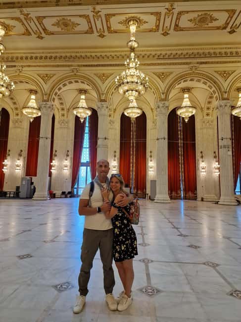 Bucharest: tour in the Parliament in Italian+exterior visit with guide - Entering the Palace of Parliament: tickets, ID, and airport-style checks