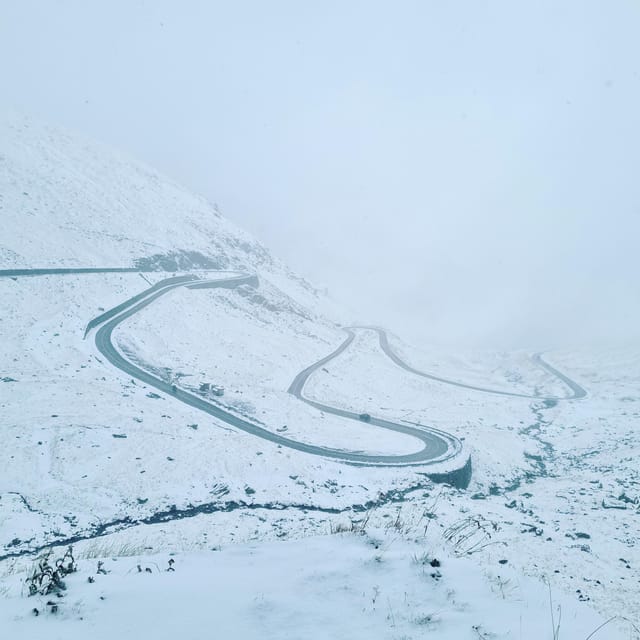 Bucharest: Transfăgărășan Highway & Balea Lake -Private Tour - Vidraru Dam: engineering you can walk across