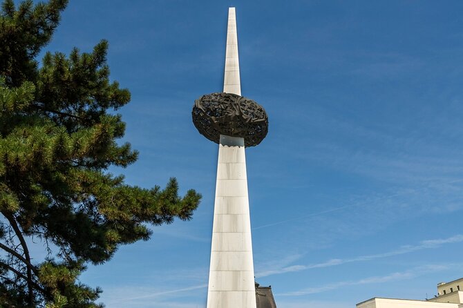 Bucharest Under Communism: Life, Terror & Hope - Private guide energy: how Laura and Tamar make it work