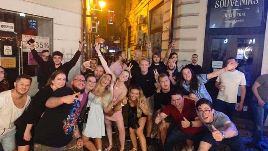 Bucharest: Weekend Pub Crawl - Party guides who run the night, not just point directions