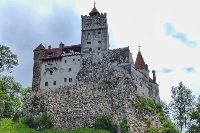 Bucovina Painted Monasteries & Transylvania Tour: 4-Day Private - Day 1 in Agapia and Văratec: Nuns, Frescoes, and Major Church Atmosphere