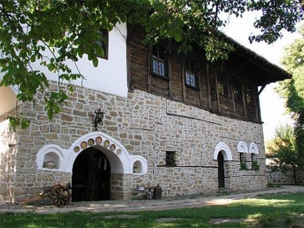 Bulgaria Day Trip - Private Tour from Bucharest - Veliko Tarnavo & Arbanasi - Key highlights that make this day trip work
