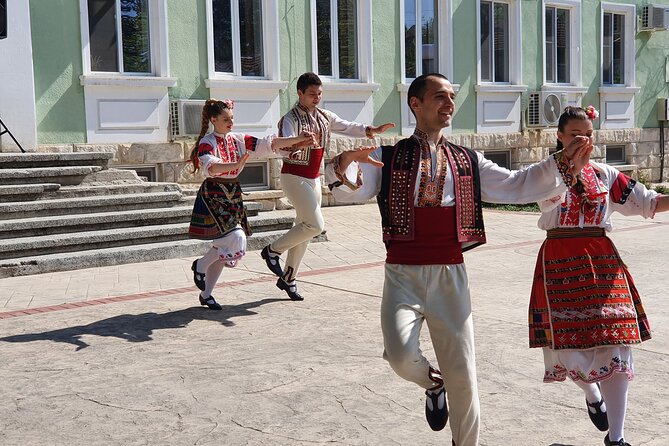 Bulgaria Day Trip - Private Tour from Bucharest - Veliko Tarnavo & Arbanasi - Cross-Border Comfort From Bucharest to Bulgaria