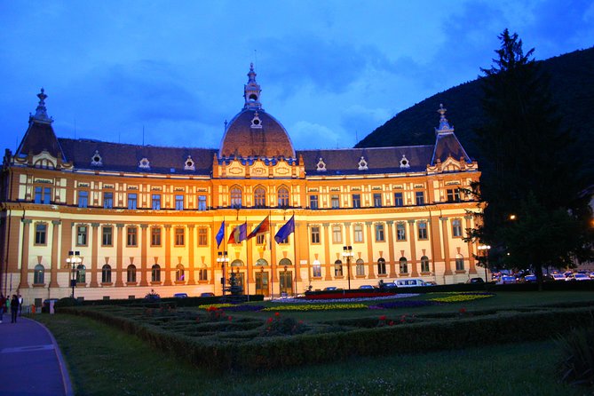BV01 - City Tour Brasov in English: Secrets of Kronstadt - Stop 1: Brasov Historical Center and your big orientation landmarks