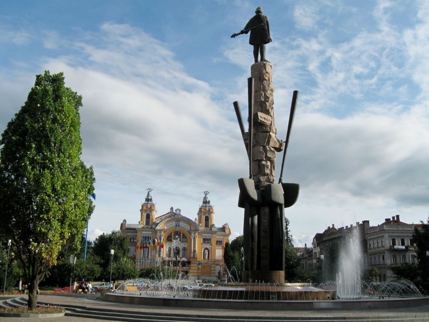 Cluj: Private City Walking Tour - Meeting the city at Museum Square and the Hungarian Opera House