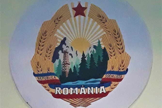 Communism Investigation Private Tour - Tomb of the Unknown Soldier: socialist heroes and a 30-minute pause