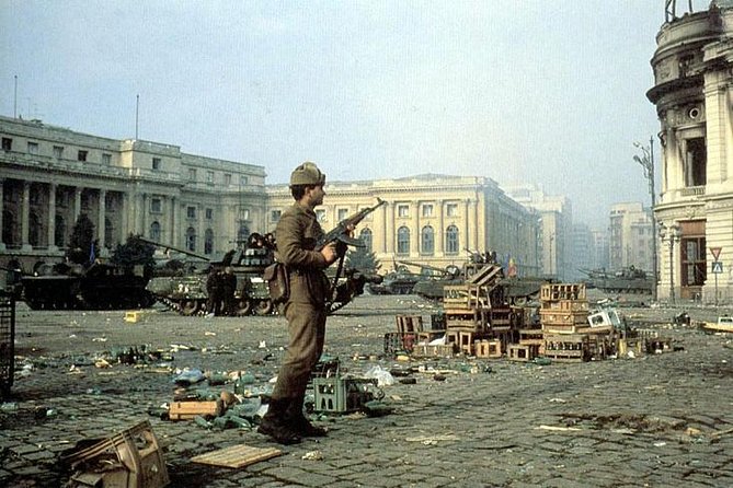 Communism Investigation Private Tour - Piaka Revolukiei: the communist headquarters and the 1989 street pressure